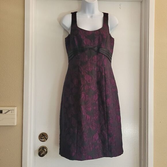Tahari Dresses & Skirts - Tahari jacquard classic purple and black sheeth dress